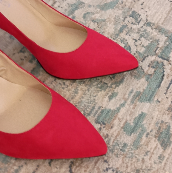 Nine West Red suede Heels Size 7W - Picture 7 of 9